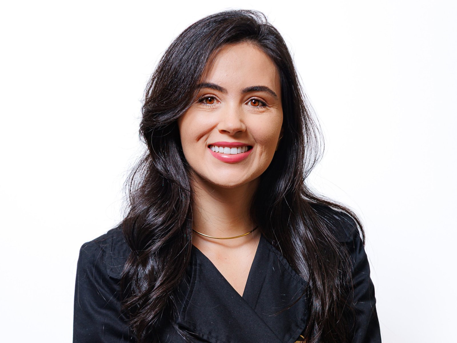Retrato profissional de mulher de cabelo preto