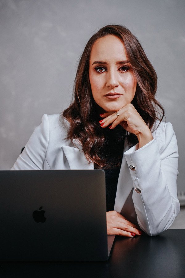 Retrato profissional de mulher em home office